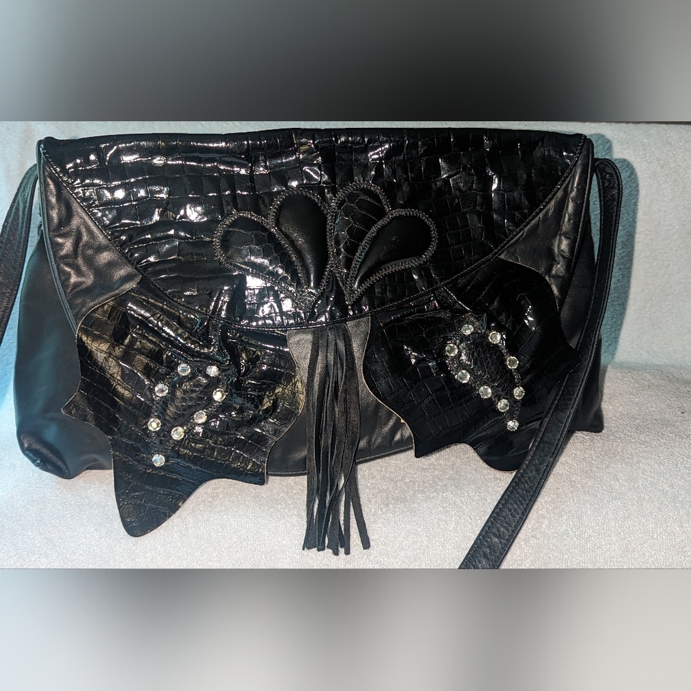 Vintage Manolucci black leather shoulder clutch bag.